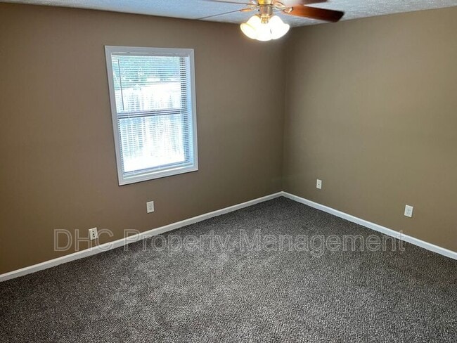 Building Photo - 9142 Bent Pine Ct NE