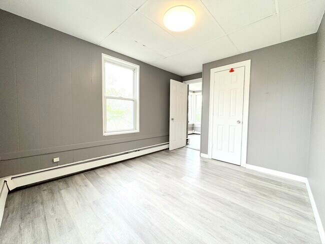 Building Photo - 332 Kimball St