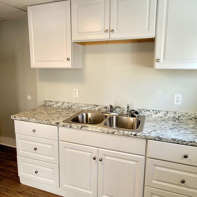 Building Photo - 221 S Highland Ave