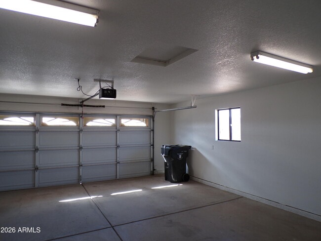 Building Photo - 10800 Sundance Ln