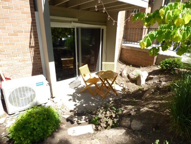 Building Photo - Downtown Living | 1 Bed • 1 Bath Ground-Level Condo | Available August 1!