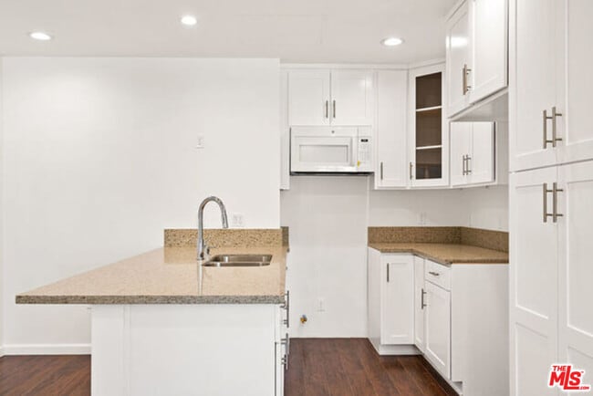 Building Photo - 2746 Santa Anita Ave