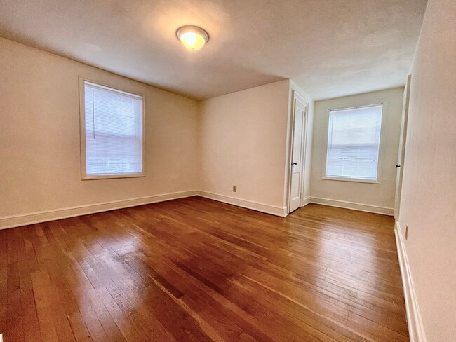 Building Photo - One-Bedroom, One Bath Townhouse at Spring ...