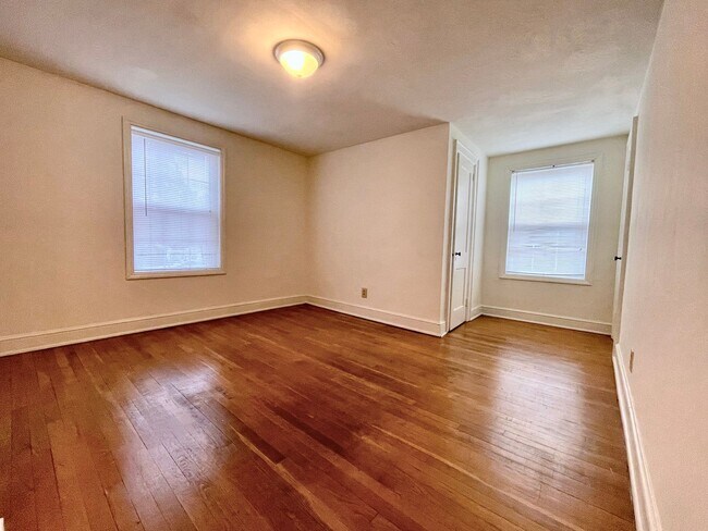 Building Photo - One-Bedroom, One Bath Townhouse at Spring Garden/Lindell Duplex