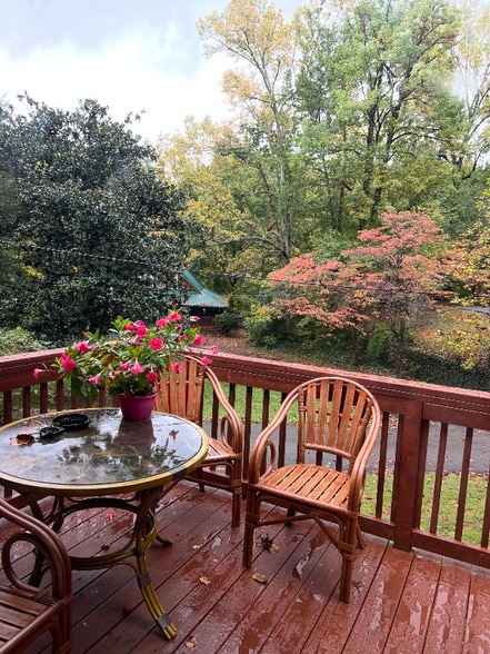 Building Photo - 422 Laurel Ave