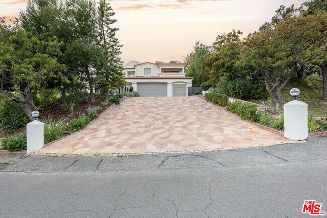 Building Photo - 23458 W Moon Shadows Dr