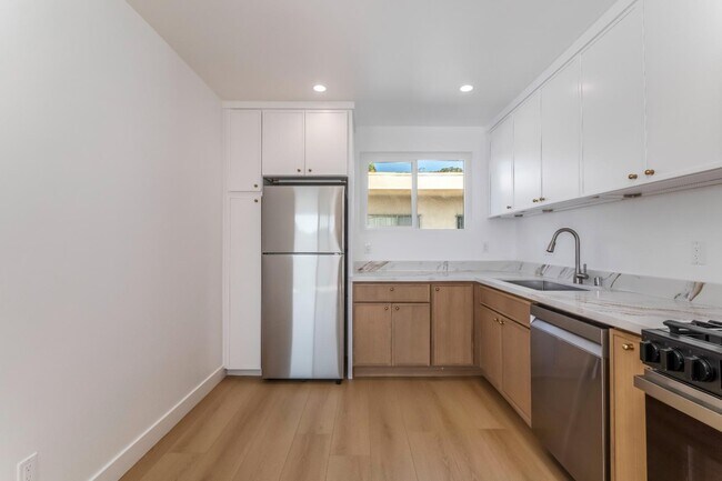 Building Photo - 713 New Depot St