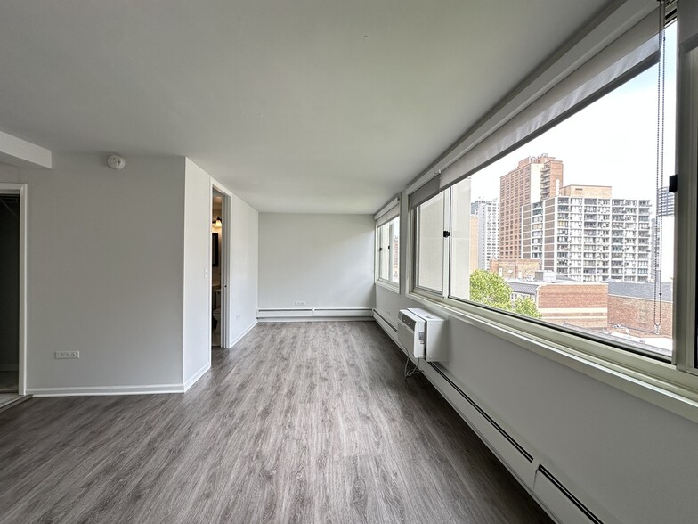 Building Photo - 1349 N Dearborn St