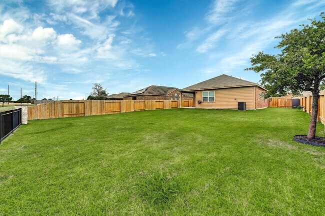 Building Photo - 22807 Gentle Shadow Dr