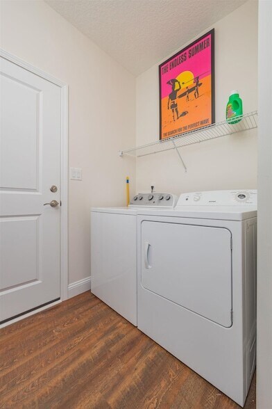 Building Photo - 6832 Middleton Ave