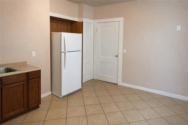 Building Photo - 1739 Duels St