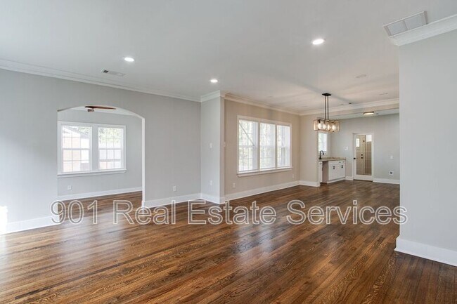 Building Photo - 2115 Hallwood Dr
