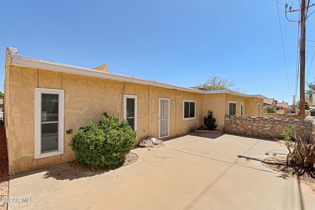 Building Photo - 3223 Isla Morada Dr