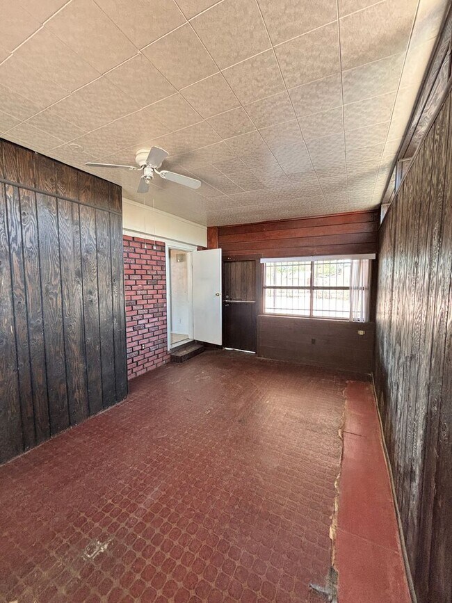 Building Photo - 4132 E Kings Rd