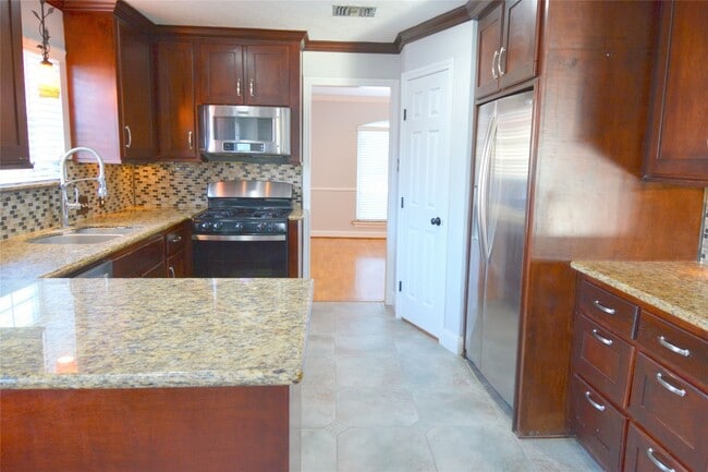 Building Photo - 14830 La Rana Dr