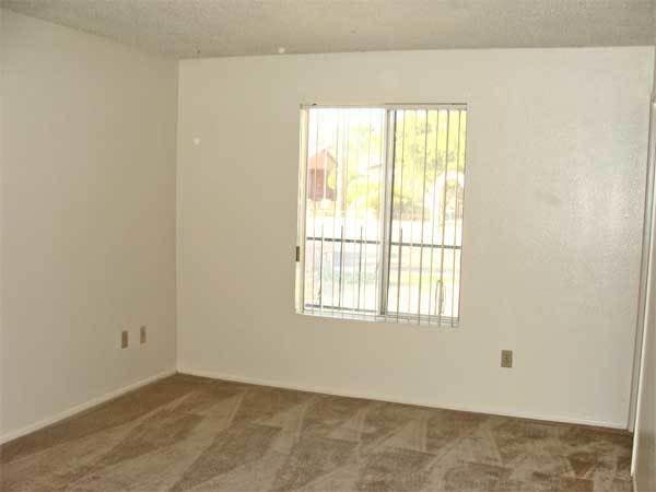 Building Photo - GREAT TEMPE LOCATION - 3 BED 2 BATH NOW AV...