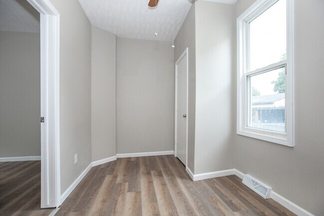 Building Photo - 3422 W 52nd St