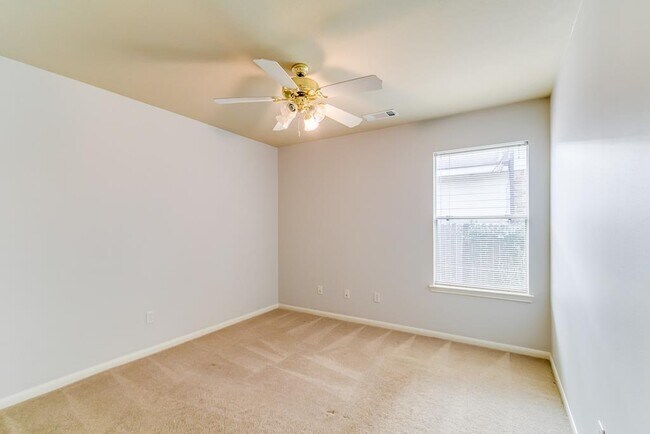 Building Photo - 16802 Village View Trail