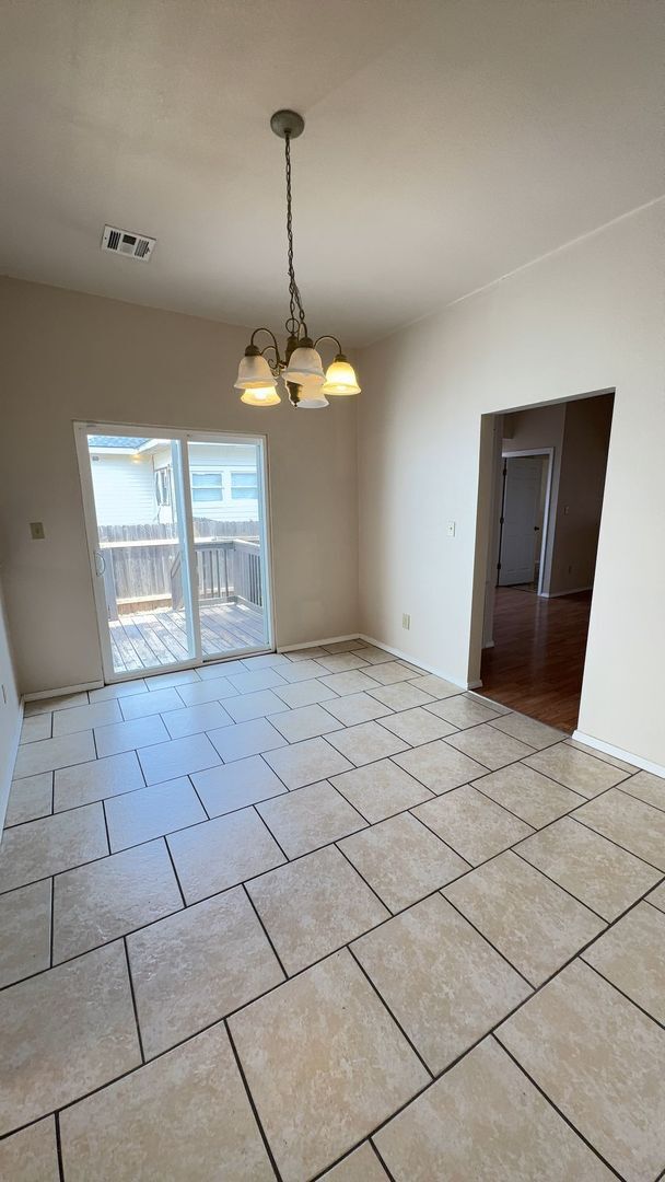 Building Photo - 710 W Cherokee Ave