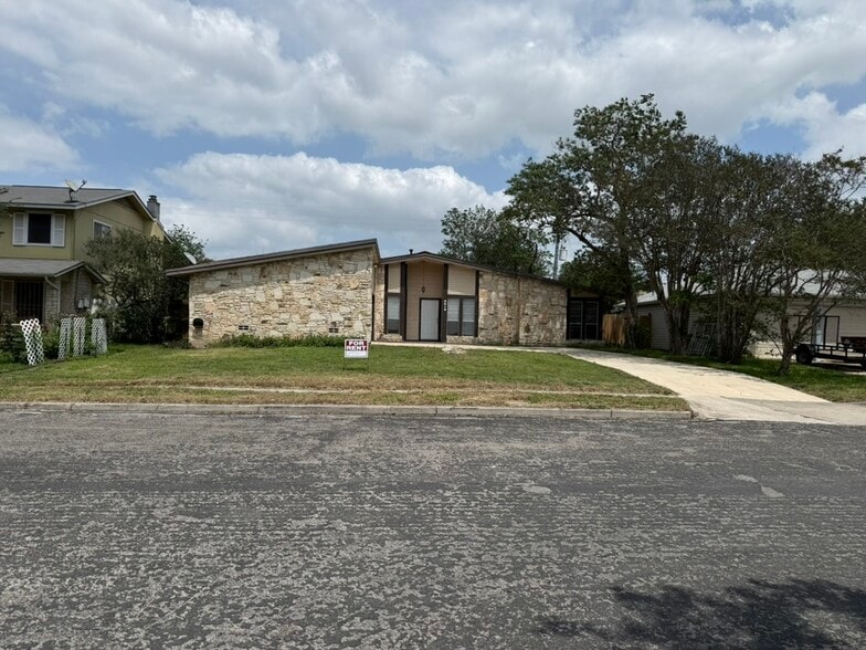 Building Photo - 5618 Crater Lake Dr