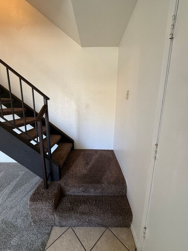 Building Photo - Large Two Story Condo with Two Car Detache...