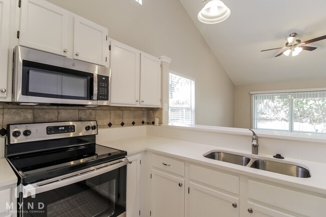 Building Photo - 536 Remington Oak Dr