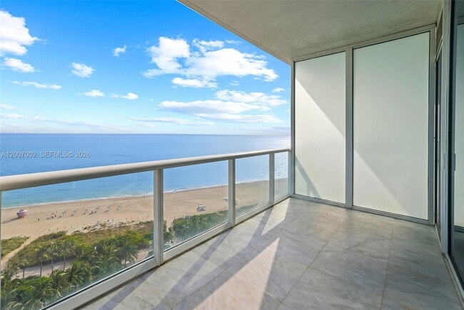 Building Photo - 100 South Pointe Dr