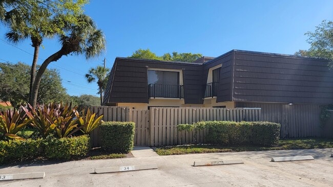 Building Photo - 117 1st Ct