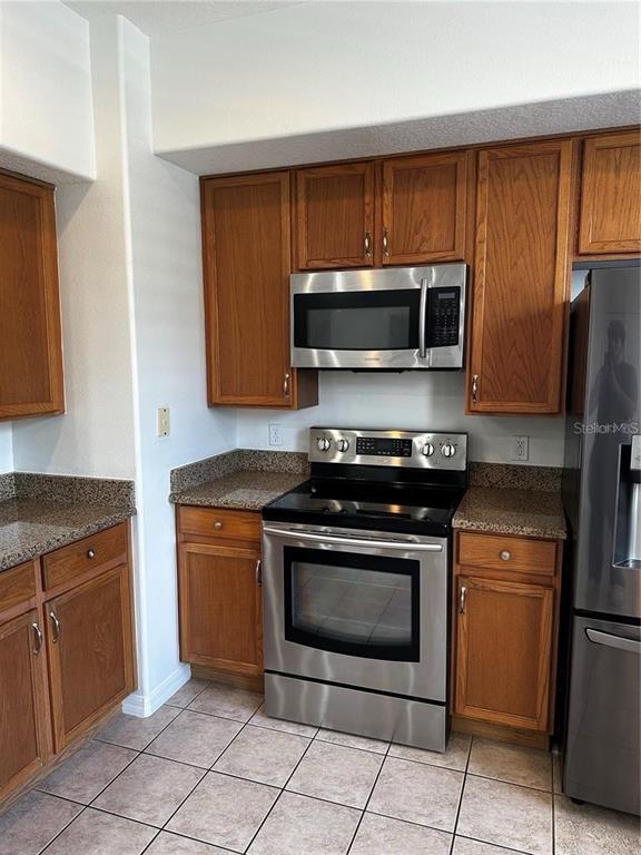 Building Photo - 1350 Chatfield Pl