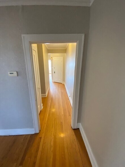 Building Photo - 1406 W Warner Ave