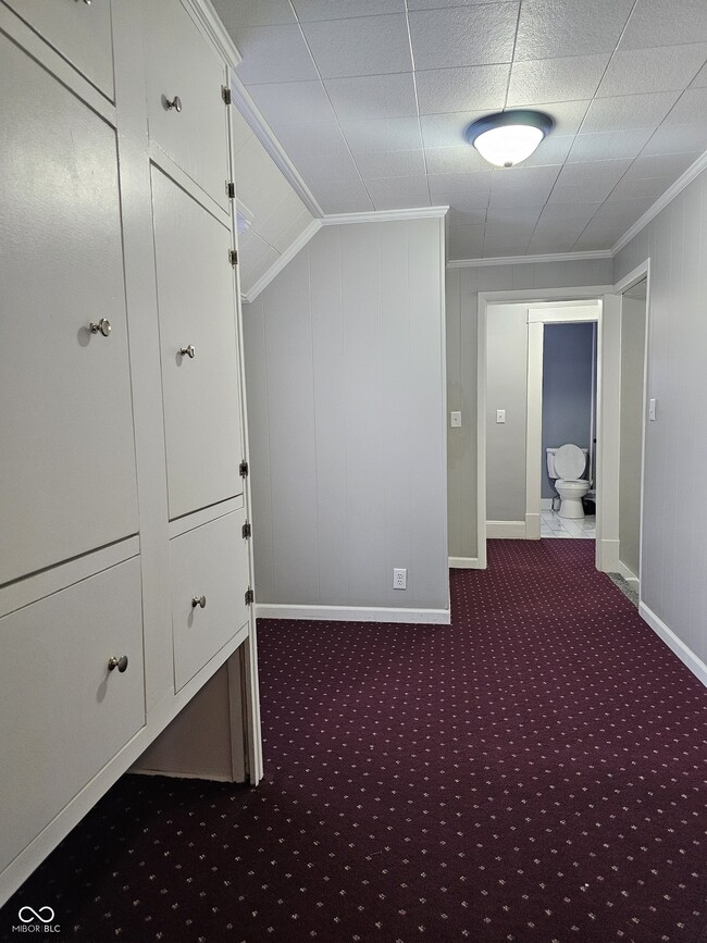 Building Photo - 335 W 4th St