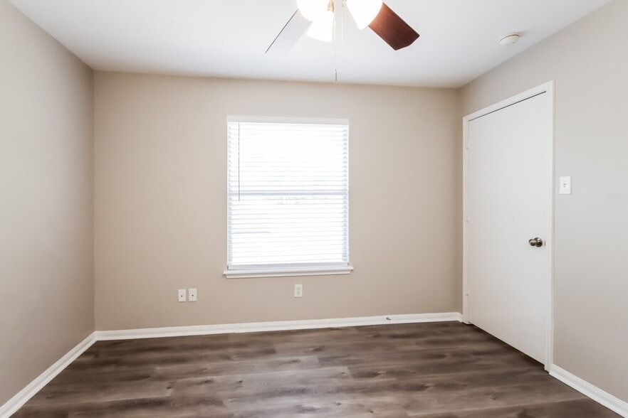 Building Photo - 7931 Evergreen Terrace Ln