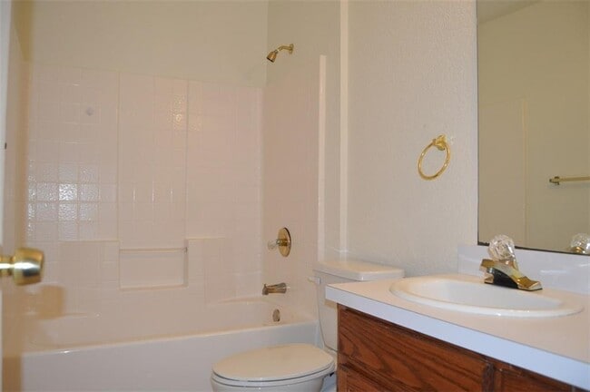 Building Photo - Cozy Home close to Downtown nestled in Sansom Park