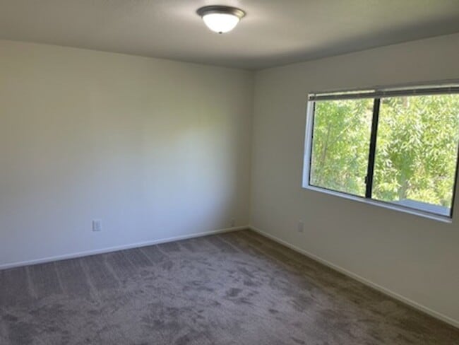 Building Photo - 545 Fein Ave