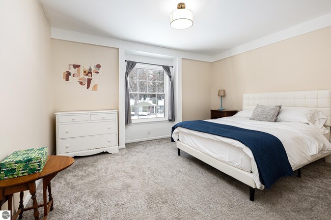 Building Photo - 1704 Comanche St