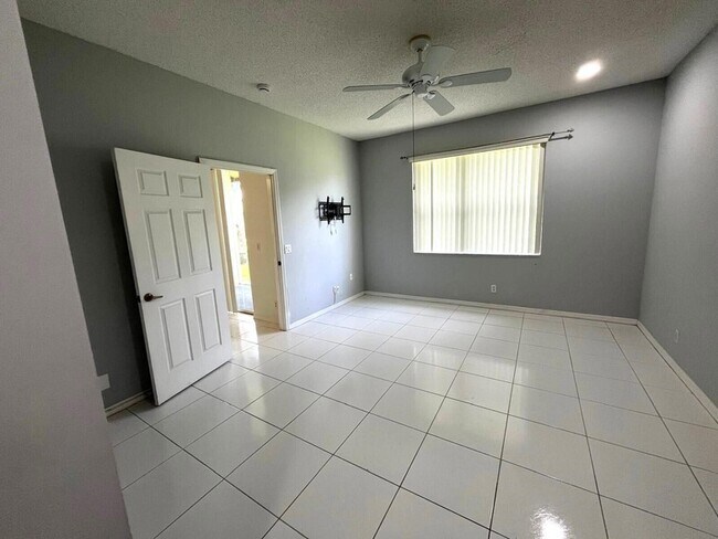 Building Photo - 3166 Via Poinciana