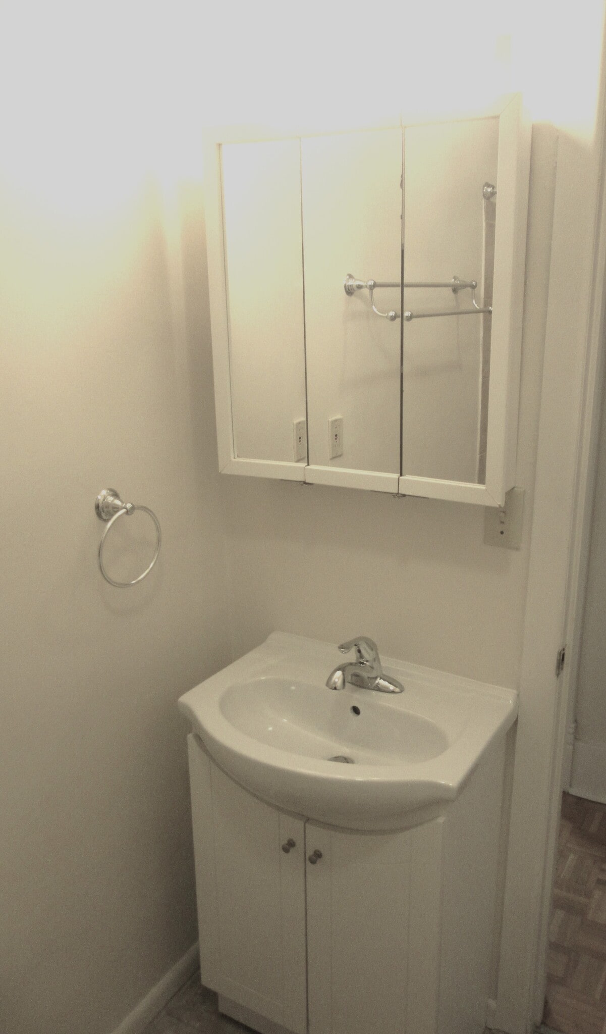 Building Photo - 605 1/2 N State St