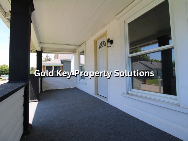 Building Photo - Spacious 3 BR 1 BA with Covered Porch and Garage (SECTION 8 APPROVED)