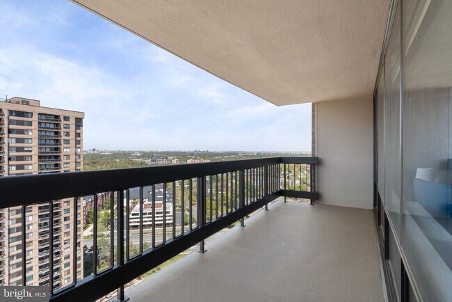 Building Photo - 3705 S George Mason Dr