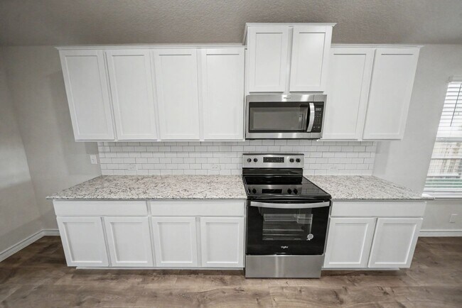Building Photo - Like-New Cibolo Home with Flexible Living Space - Realtor Commission: $500