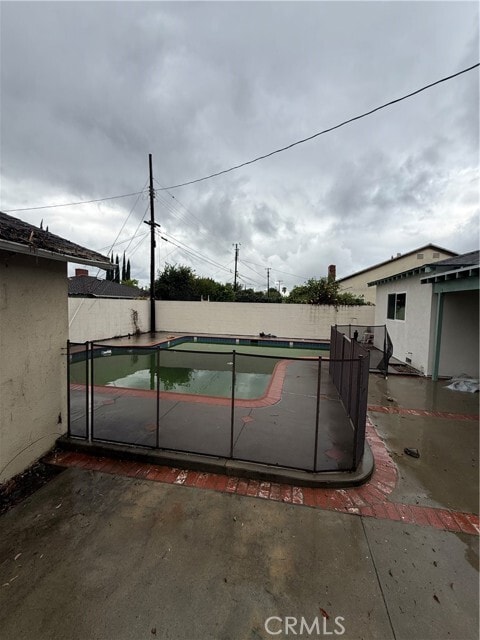 Building Photo - 16930 Tupper St