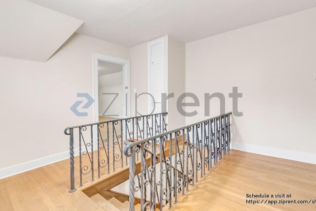 Building Photo - 3010 SE Lambert St