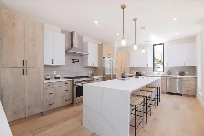 Building Photo - 2401 Willow St