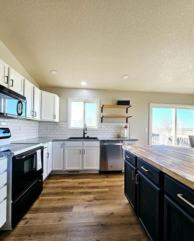 Building Photo - 4 Bedroom 3 Bath Home for Rent