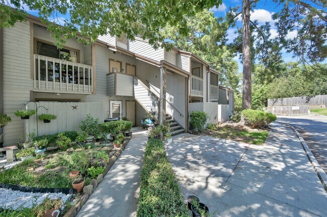 Building Photo - 3900 Aspen Dr