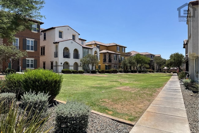 Building Photo - 3Bed/2.5Bath Three-Story Townhouse in Vistancia! Ready for Immediate Move-In! – 2 CAR GARAGE!