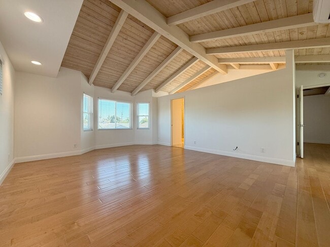 Building Photo - 4 Bed + 3 Bath +2 Car