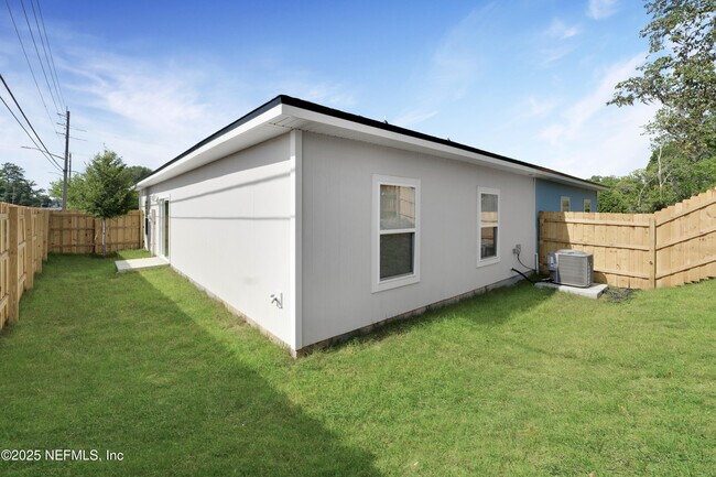 Building Photo - 6703 Bakersfield Dr