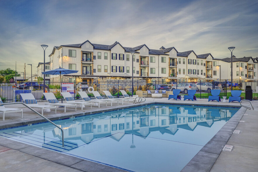 Year Round Swimming Pool - Aria Townhomes & Apartments