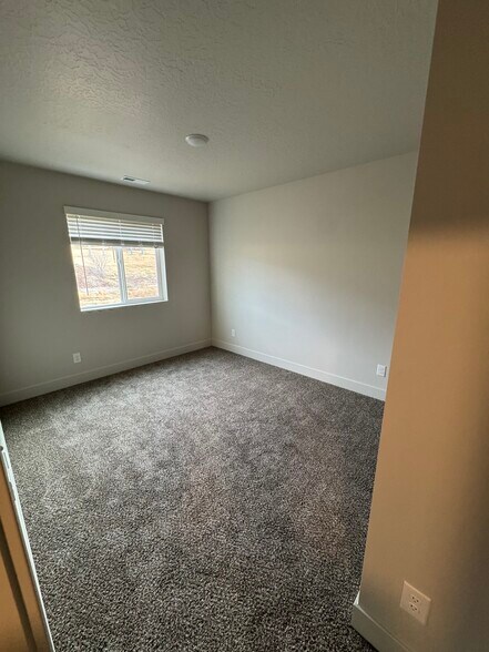 Building Photo - 4029 S Woodland Ave